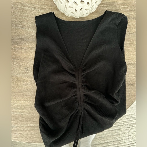 Black Tank Top, Cropped - Picture 4 of 4